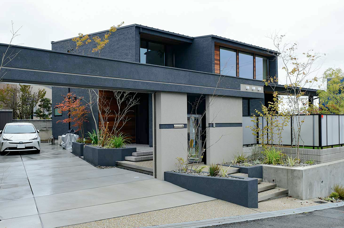 静穏のたたずまいの家