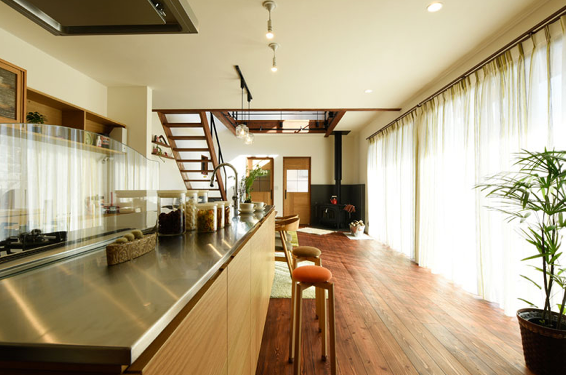 薪ストーブのある暮らしを楽しむ家